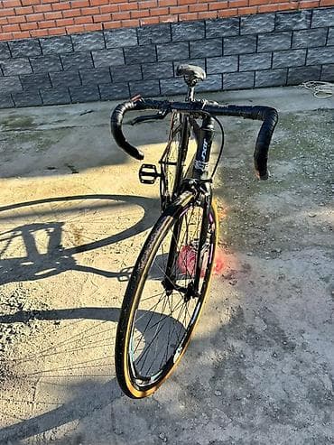 Шоссейный велосипед, Рама M (156 - 178 см) at lalafo.kg Шоссейный велосипед, Рама M (156 - 178 см)