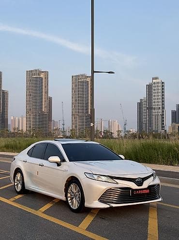 Toyota Camry: 2020 г., 2.5 л, Вариатор, Гибрид, Седан