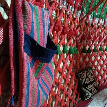 профессиональные музыкальные инструменты: Аренда юрты, Каркас Деревянный, 85 баш, Стулья — 17