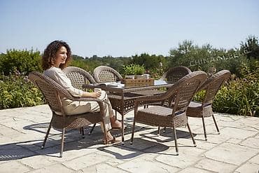 Кухонный стол и стул, цвет - Коричневый at lalafo.kg Кухонный стол и стул, цвет - Коричневый