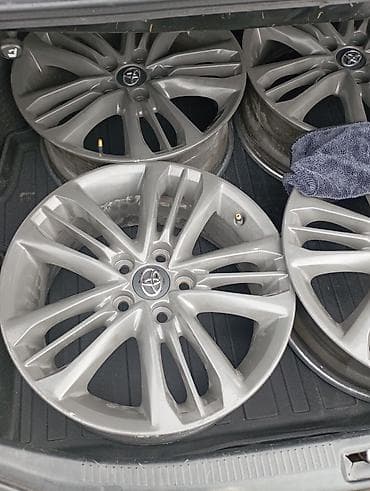 Литые Диски R 17 Toyota, Комплект, отверстий - 5, Б/у