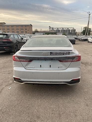 toyota is: Toyota Camry: 2026 г., 2 л, Робот, Гибрид, Седан — 2