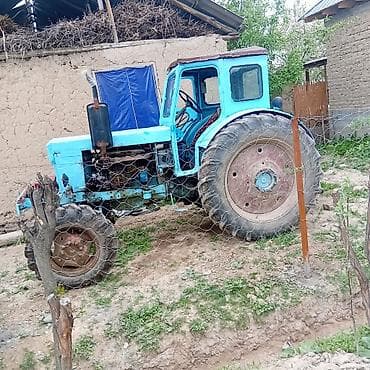 Трактор колесный, класс МТЗ/ЮМЗ (ориентировочно МТЗ-50/52 или аналог)