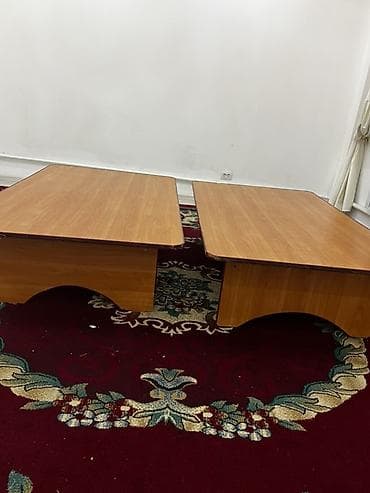 стол закройный: Низкие деревянные столы (2 шт.) - Формат: два отдельных низких — 3