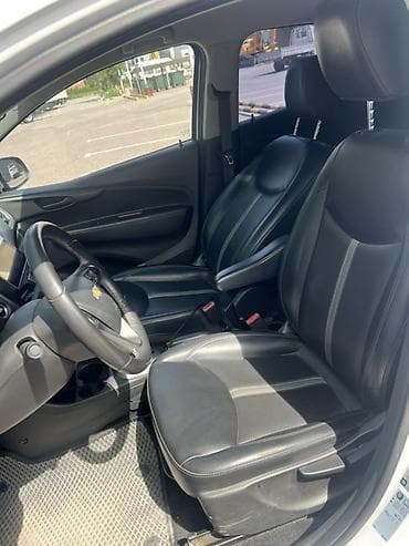 Продажа авто: Chevrolet Spark: 2020 г., 1 л, Автомат, Бензин, Хэтчбэк — 5