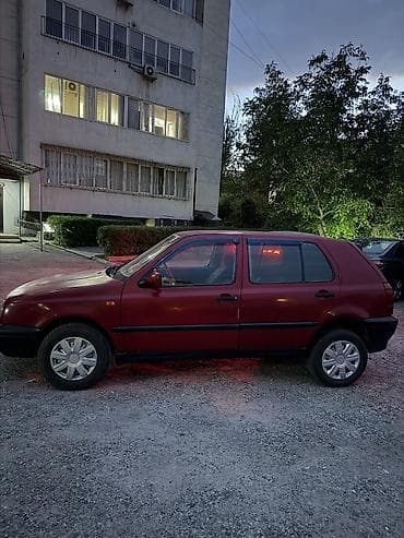 неделю: Volkswagen Golf: 1994 г., 1.8 л, Механика, Бензин, Хэтчбэк — 5