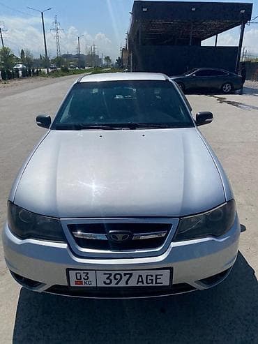 lada 2113: Седан серебристого цвета, 4 двери, кузов классической формы. Основные — 4