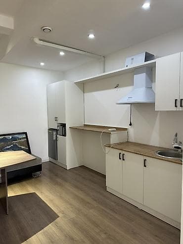 комната студия: Светлое многофункциональное помещение open-space с встроенной мебелью — 3