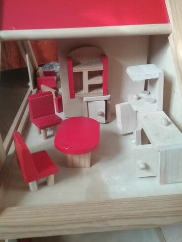 деревянный домик: Домик, мебель (кухня, ванная, спальня, гостинная), куклы-семья, всё из — 2
