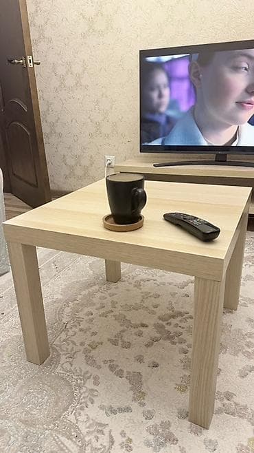 пулья: Журнальный столик IKEA, квадратный, в светло-дубовом оттенке — 2