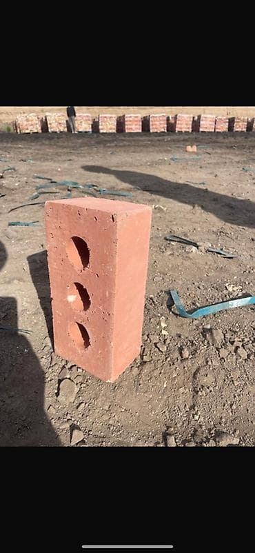 Гипсоблок: Керамический кирпич пустотелый (три круглых отверстия). - Материал — 1