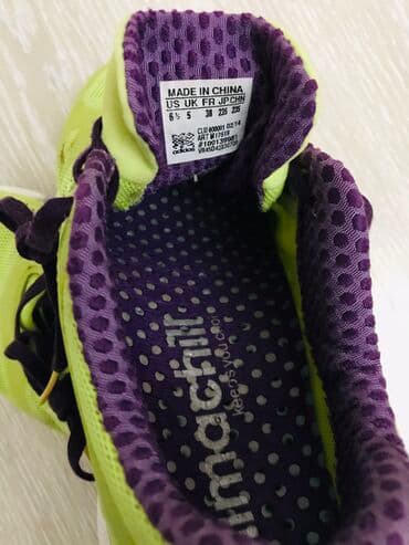 беговые: Оригинальные беговые кроссовки Adidas Climachill. Размер указан на — 9