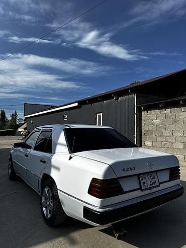 бюджетные авто: Mercedes-Benz E-Class: 1991 г., 2.3 л, Механика, Бензин, Седан — 4