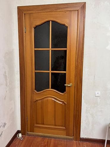 двери деревянные: Межкомнатная дверь, Б/у, Со стеклом, Одностворчатая, Деревянная, Распашная, цвет - Коричневый — 1