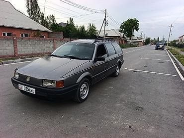 авто пароги: Volkswagen Passat: 1990 г., Универсал — 2