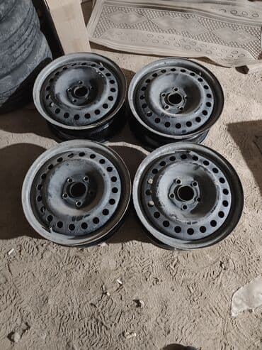 зимний резина 15: Железные Диски R 16 Комплект, отверстий - 5, Б/у — 1