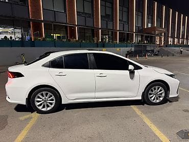 Toyota Corolla: 2021 г., 1.8 л, Вариатор, Гибрид, Седан — 3
