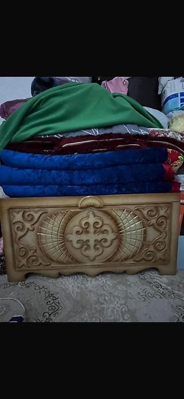 Башка эмеректер: Сандык, Кийимдер үчүн, Желим, түсү - Саргыч боз — 1