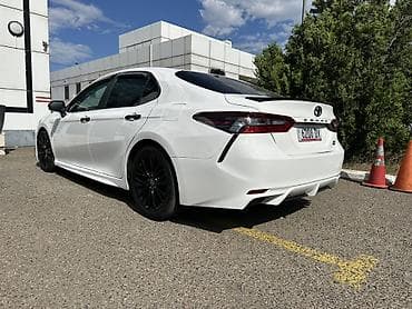 prius plus: Toyota Camry: 2022 г., 2.5 л, Автомат, Бензин, Седан — 5
