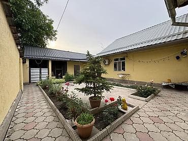 Дома: Выставлен дом на продажу в центре города Усенбаева 174, за ЦОН, ниже — 2