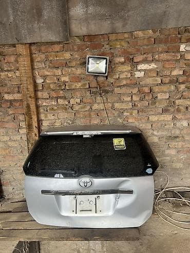 обвес винкс: Крышка багажника Toyota, 2004 г., Б/у, Оригинал — 4