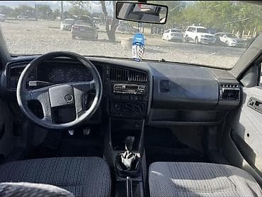 подушка карбюратора: Volkswagen Passat Variant: 1991 г., 1.8 л, Механика, Универсал — 4