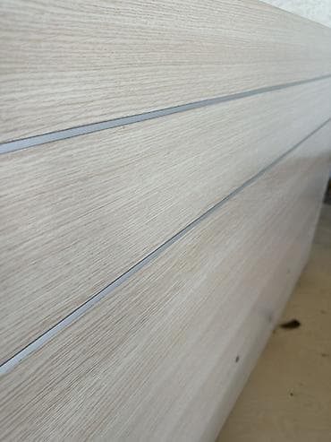 sofa bed: Кровать двуспальная с высоким прямым изголовьем. - Размер спального — 3
