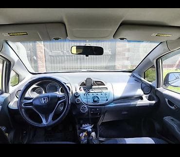 машина салон: Honda Fit: 2008 г., 1.5 л, Механика, Бензин, Хэтчбэк — 5
