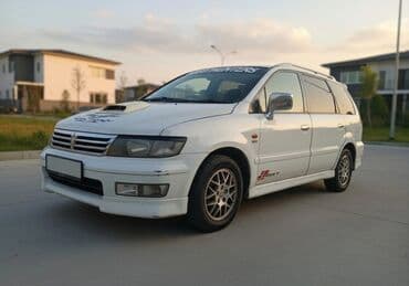 дом в колесах: Mitsubishi Space Wagon: 2001 г., 2.4 л, Автомат, Бензиновая, Минивэн — 2