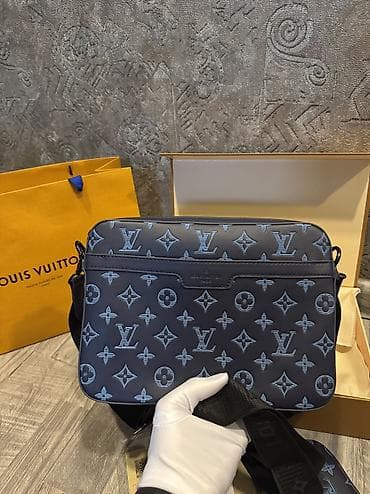 сумка мужская барсетка: Барсетка, Louis Vuitton, Множество карманов, Регулируемый ремень, Съёмный ремень, Новый — 2