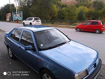 Транспорт: Volkswagen Vento: 1993 г., 1.8 л, Кол менен иштөөчү, Бензин, Седан — 1