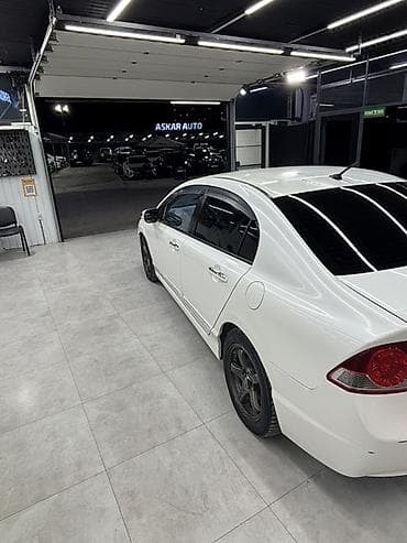 Honda Civic: 2006 г., 1.3 л, Автомат, Бензин, Седан