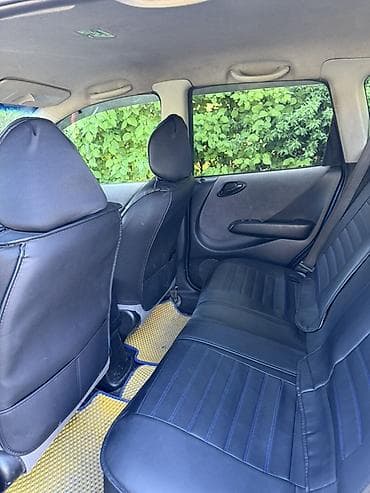 Унаа сатуу: Honda Fit: 2005 г., 1.3 л, Вариатор, Бензин, Хетчбек — 1