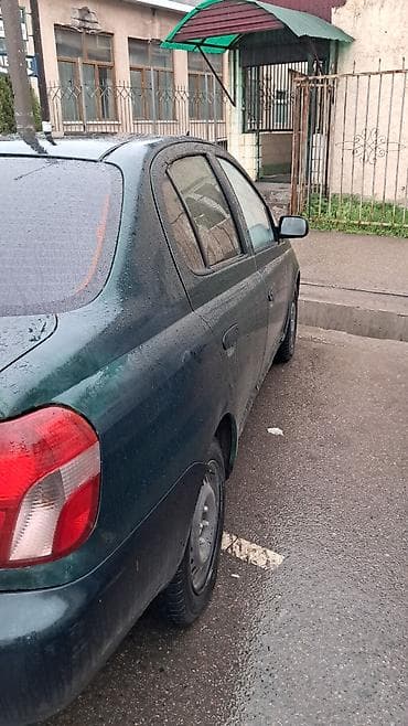 Toyota Echo: 2001 г., 1.5 л, Автомат, Бензин, Седан — 3