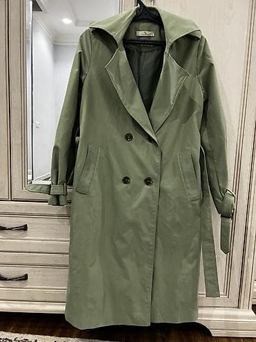 Женский тренч-плащ, цвет хаки/оливковый. Классический двубортный крой