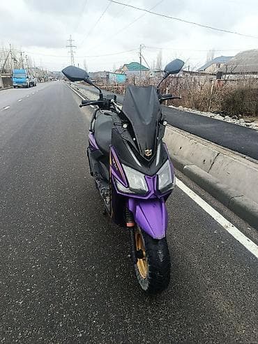 скутер мустанг: Скутер спортивного стиля, фиолетовый с черными элементами — 3