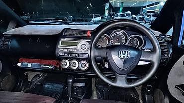 Продажа авто: Honda Fit: 2002 г., 1.3 л, Автомат, Бензин, Хэтчбэк — 3
