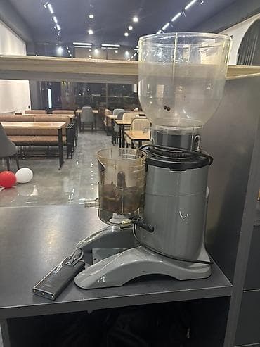 встроенная кофемашина: Кофеварка, кофемашина — 4