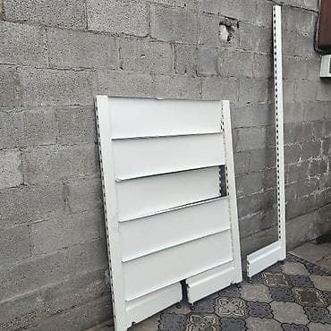 сканеры ручной: Торговый стеллаж пристенный металлический Б/У, три колоны. - Полки — 2