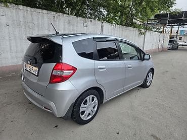 обмен на малолетражку: Honda Jazz: 2011 г., 1.3 л, Вариатор, Бензин, Хэтчбэк — 4