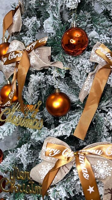 продам елку искусственную: Новая ёлка 🎄 Высота 2.1 м В комплекте Игрушки (шары, олени — 3