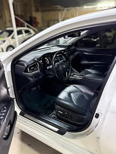 subaru forester 1: Toyota Camry: 2019 г., Седан — 6