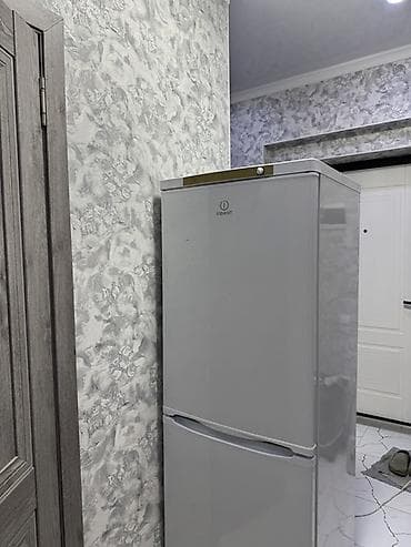 Холодильник Indesit, Б/у, Двухкамерный, 60 * 175 * at lalafo.kg Холодильник Indesit, Б/у, Двухкамерный, 60 * 175 *