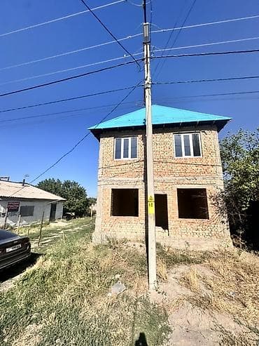 Дома: Продаётся двухэтажный кирпичный дом с участком. Характеристики: - — 2