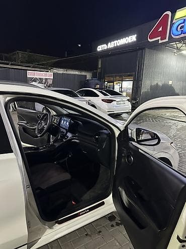 wuling mini ev: BYD E2: 2025 г., Автомат, Электромобиль, Хэтчбэк — 9