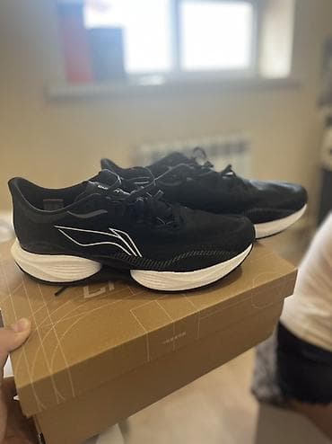 coros pace 3: Легкие беговые кроссовки, черные с белой подошвой. - Назначение — 1