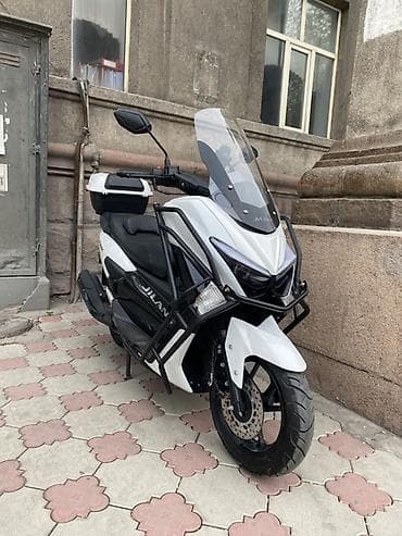 за неделю: Макси-скутер 150 куб. см, Бензин — 1