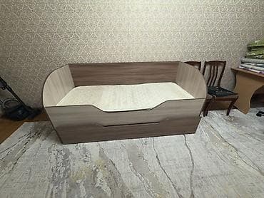 small table: Диван‑кровать с выкатным дополнительным спальным местом - Формат — 1
