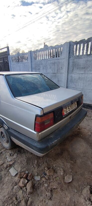 меняю дом на машину: Volkswagen Jetta: 1990 г., 1.8 л, Механика, Бензиновая, Седан — 3