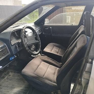 geely galaxy e5: Audi 100: 1984 г., 2 л, Механика, Бензин, Седан — 3